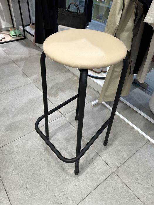 Барный табурет бежевый