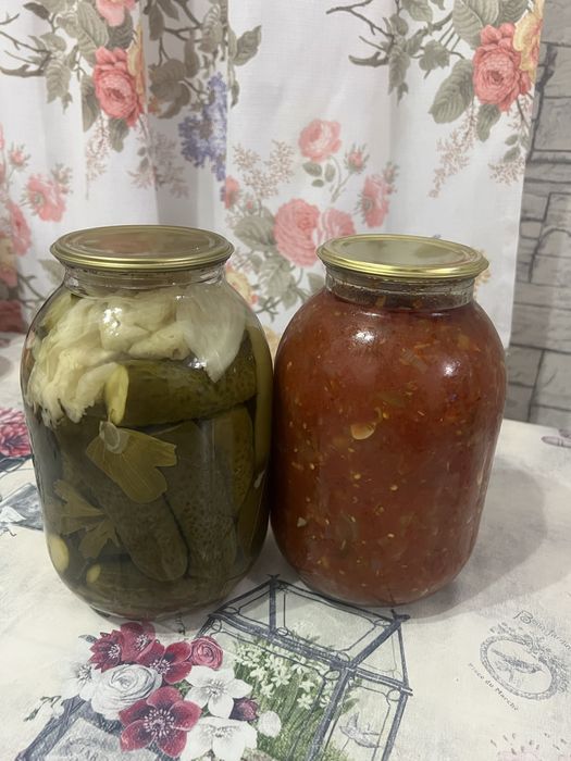 Соленые огурцы, лечо, икра