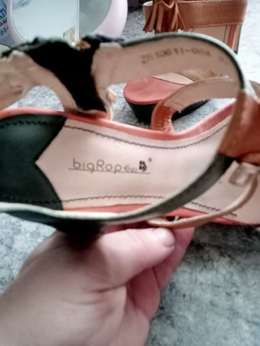 Продам туфли новые