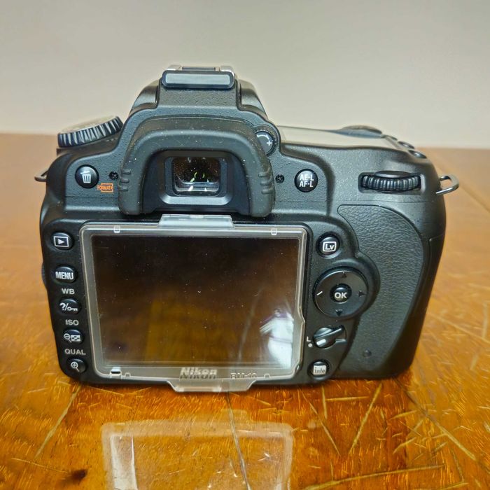 Nikon D90 + obiectiv 18-55mm VR – stare bună