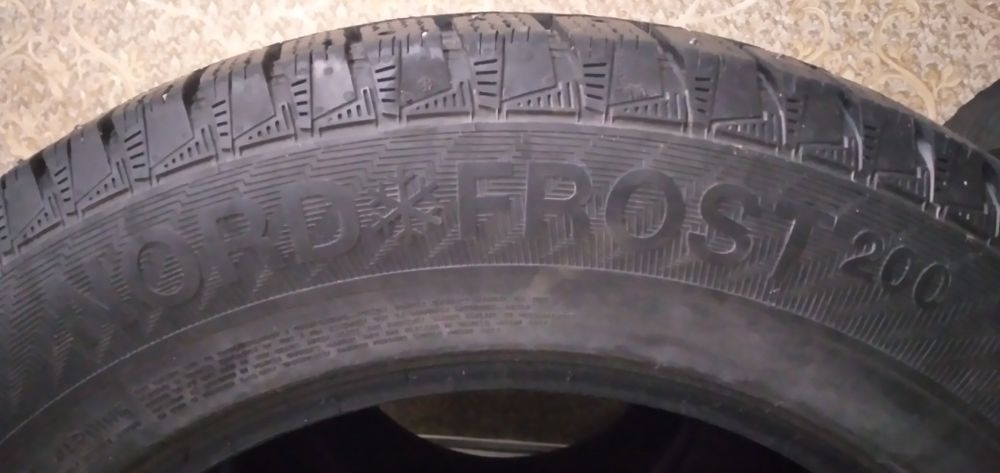 Продаю шипованные зимние шины