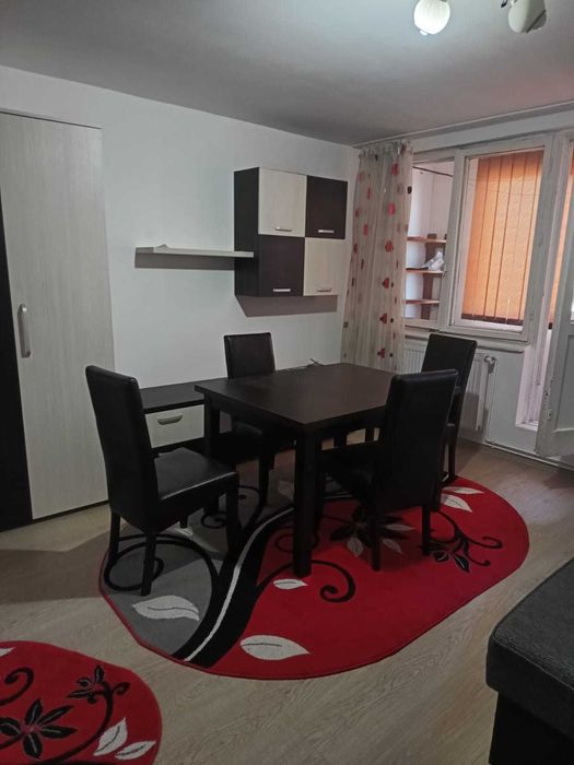 Inchiriez garsoniera