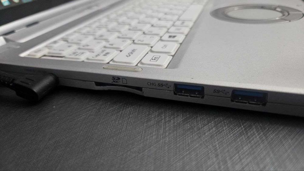 Panasonic Let's note CF-XZ6 | i5-7300U, 8GB RAM, 256GB SSD