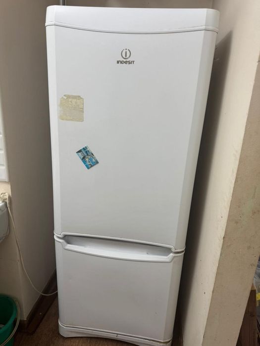 Холодильник Indesit