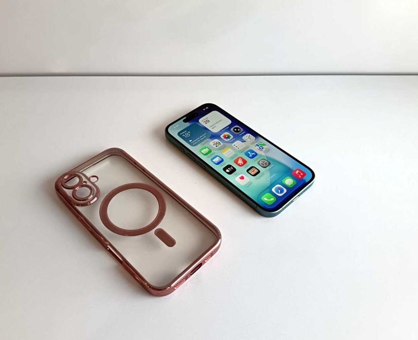 Apple iPhone 16 (нов 100% батерия 17 зареждания)
