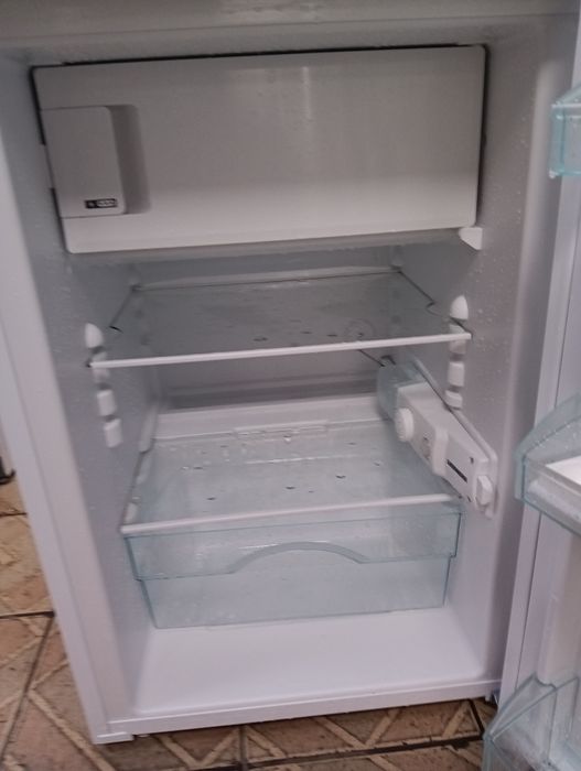 Като нов малък хладилник с вътрешна камера Liebherr  с две години гаранция!