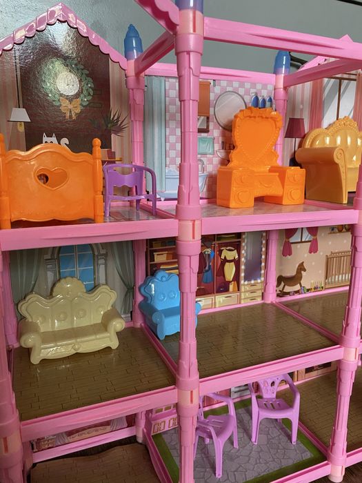 Кукольный домик с мебелью