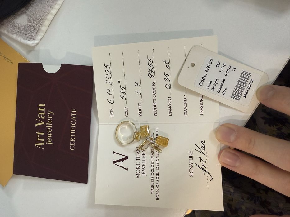 Бриллиантовый комплект (кольцо, серьги)