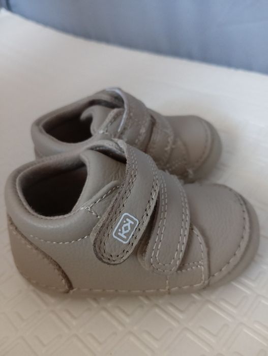 Модерни бебешки обувки за прохождане Barefoot в бежовоо