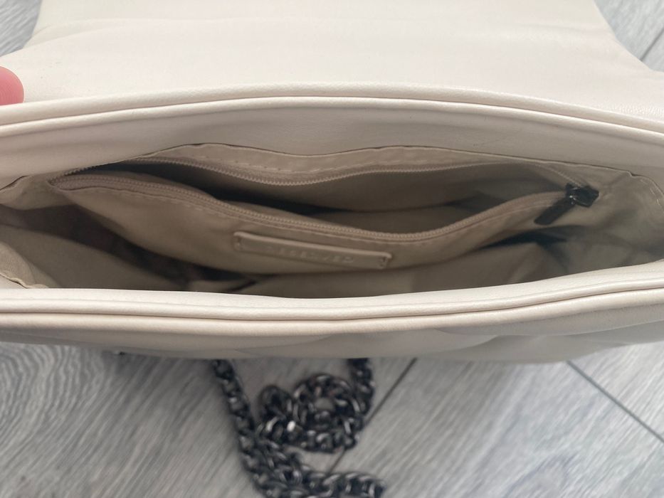 Дамска чанта бежева Reserved