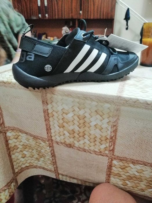 Маратонки адидас