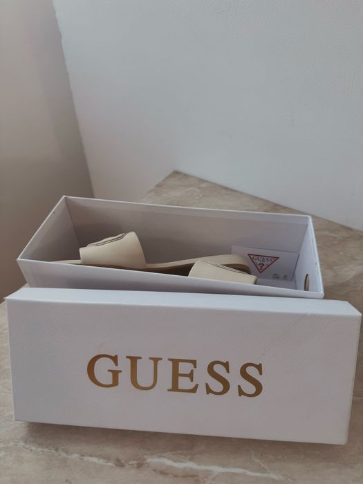 Чехли с лого GUESS