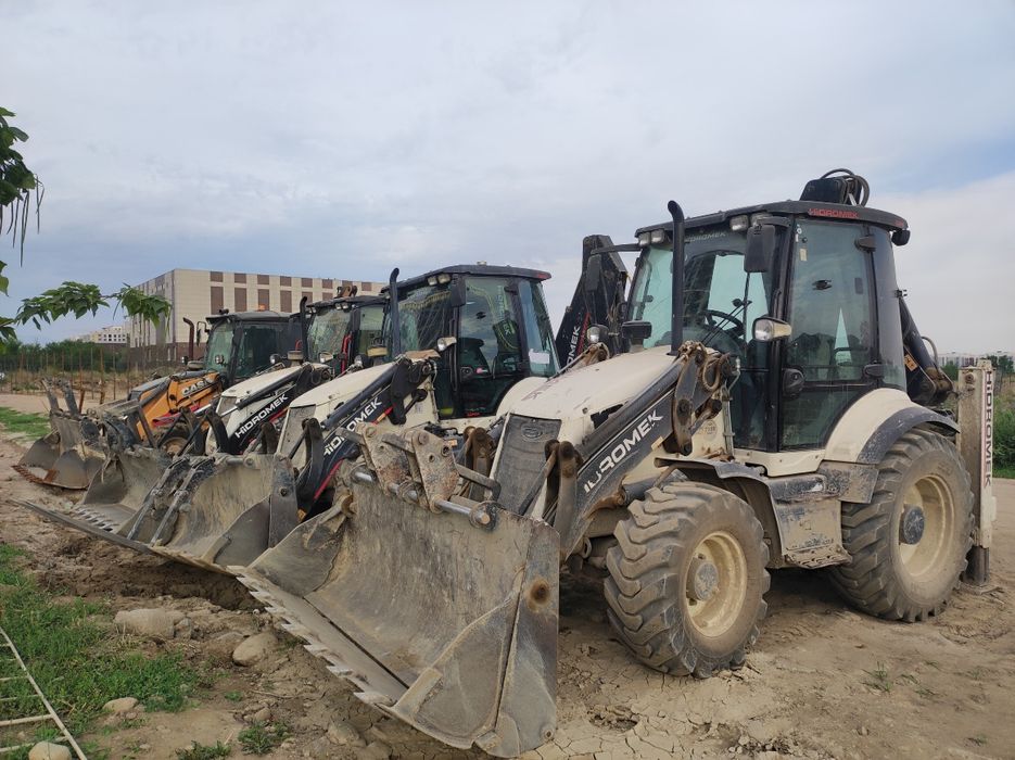 Экскаватор погрузчик, трактор 3 в 1, петушок,