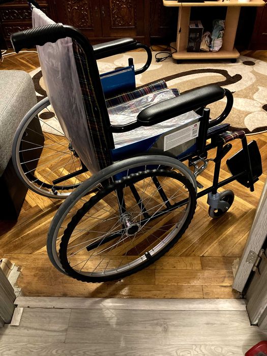 Scaun cu rotile nou, pliabil, nefolosit - stare impecabila