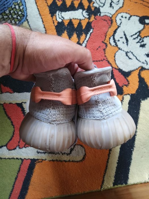Adidas Yeezy Boost 350 V2 Tail Light  маратонки