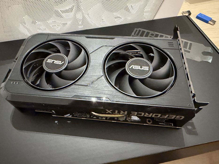 Placa Video Asus Dual OC RTX 5050 Noua
