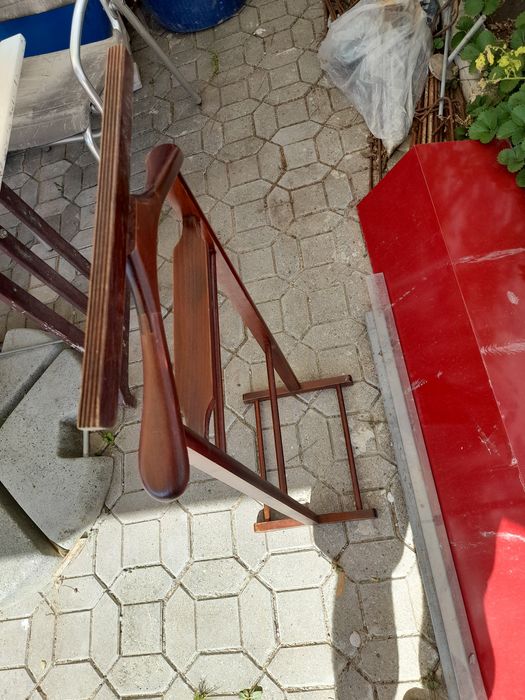 Vand suport pentru costum popular