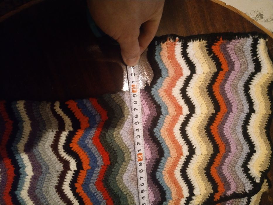 Ръчно плетен пуловер