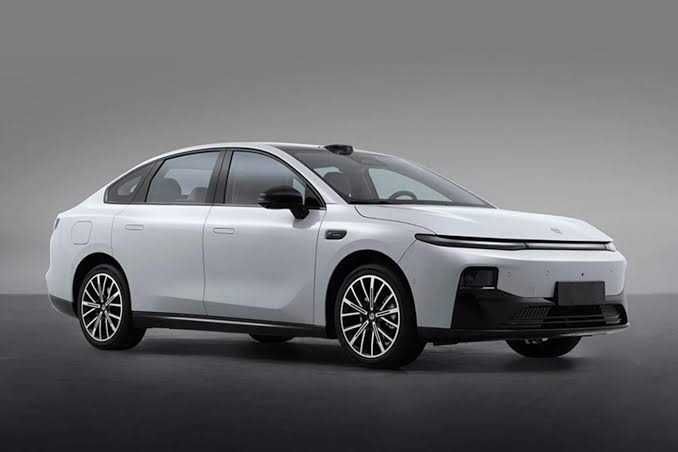 Услуги по пассажирским перевозкам Такси Byd Han