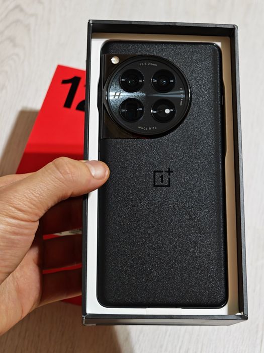 One Plus 12 256 gb Ram 12 5G полный комплект