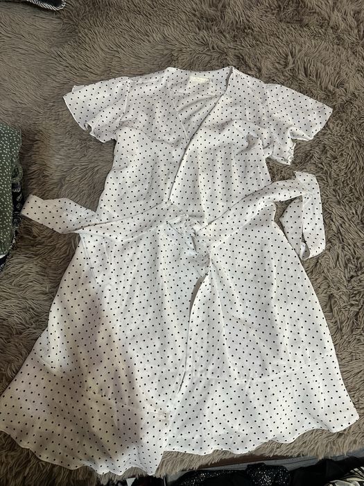 Летнее платье на запах в горошек