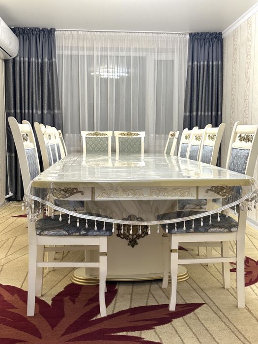 Гостиный стол со стулями