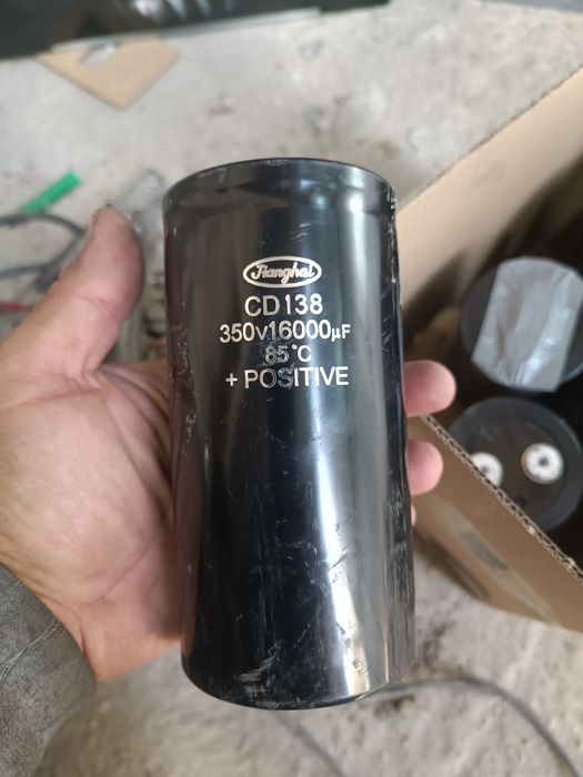 Vând condensatori 16000 uf 350v (micro farad)