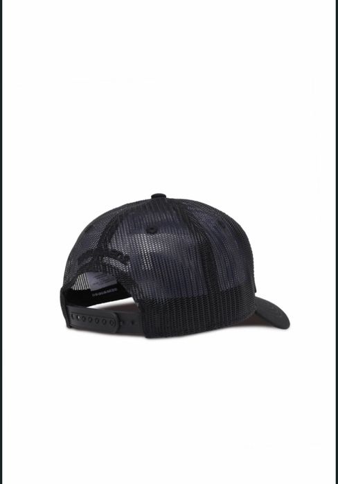Dsquared шапка.