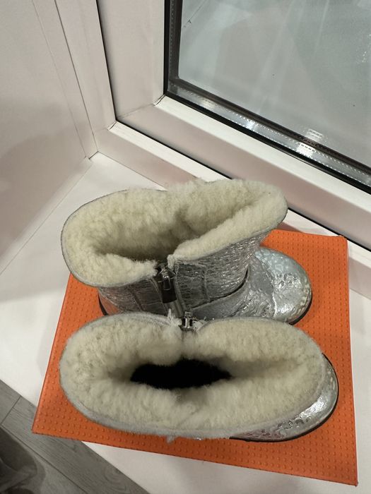 Продам зимние сапожки на девочку