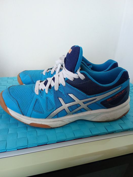 Маратонки asiks за момче с подарък