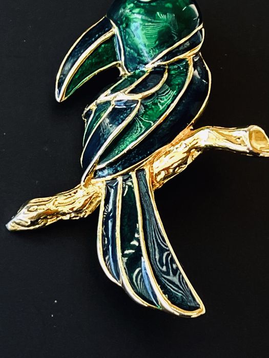 Супер модерна брошка Германия