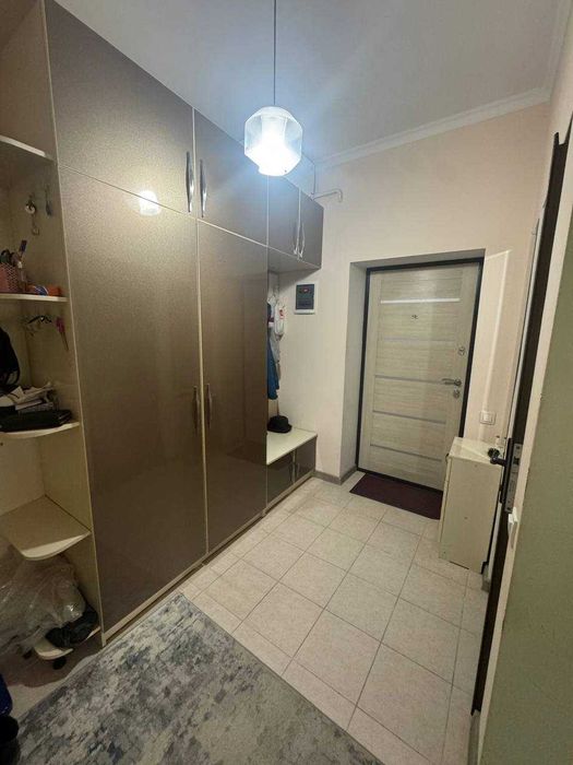 Продается 2-х комнатная в центре Чирчика