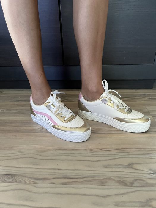 Дамски обувки нови