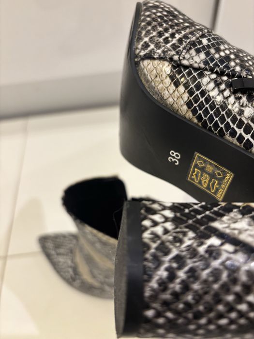 Боти змийски принт