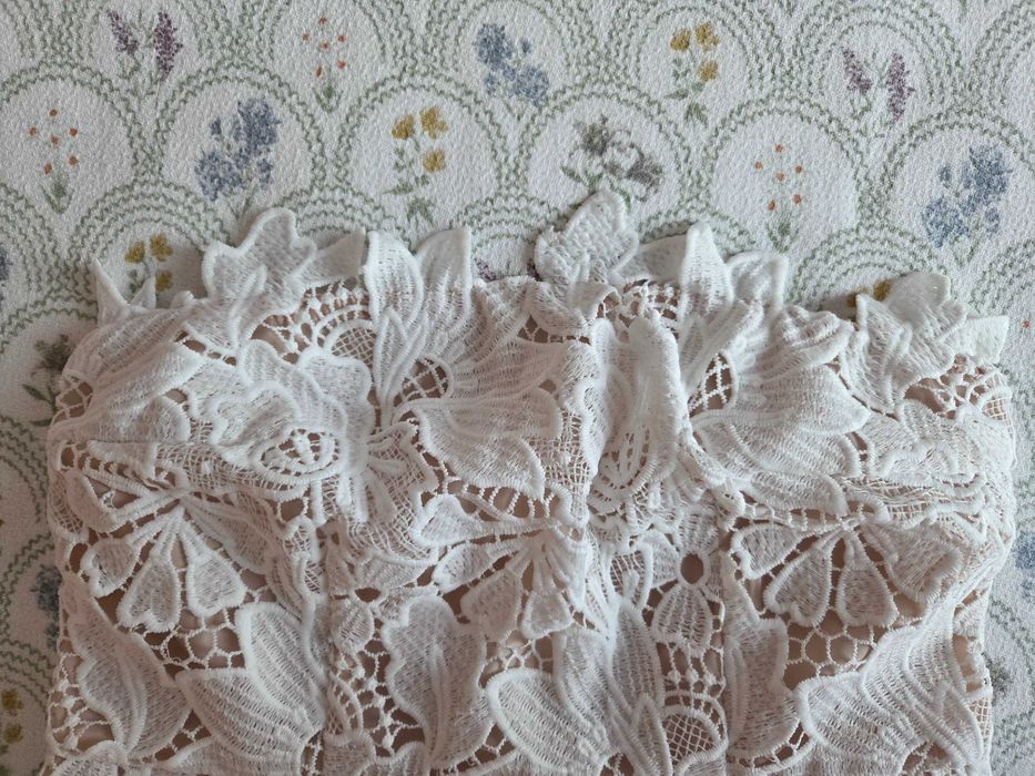 Бяла дантелена рокля М размер