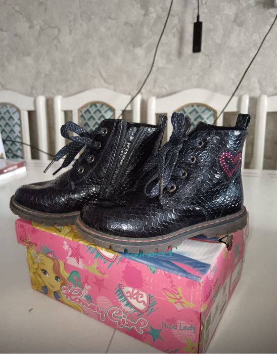 Продается детский ботинка