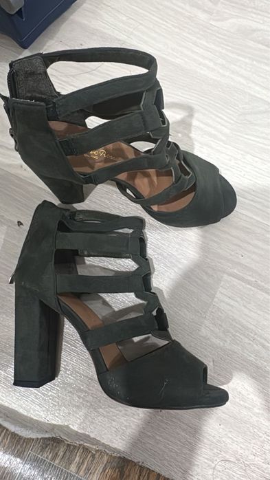 Туфли почти новые олин раз надевала