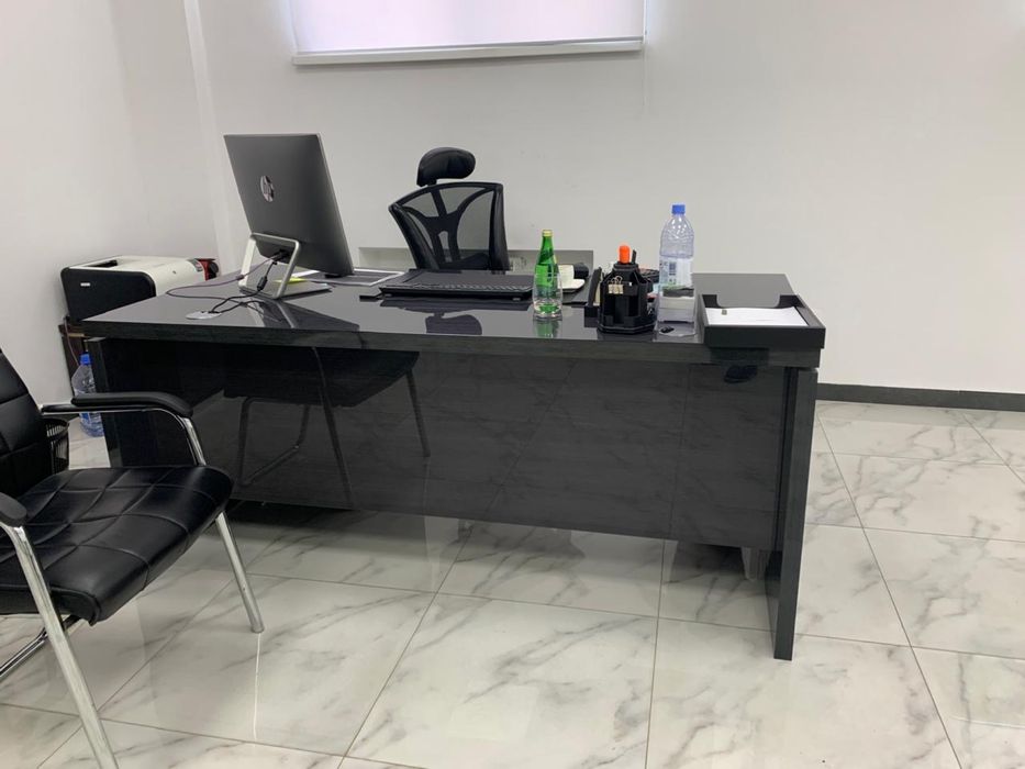 Мебель для кабинета(гарнитур производства Италия)