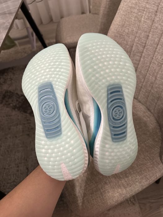 Проффесиональные беговые кросовки от бренад Li-Ning