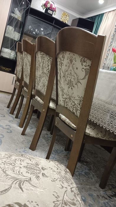 Стол со стульями