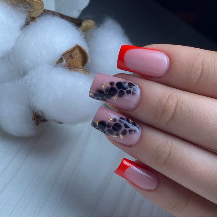 Unghii cu gel și ojă semi