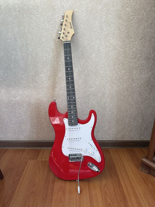 Продается электрогитара, комбоусилитель, тюнер.