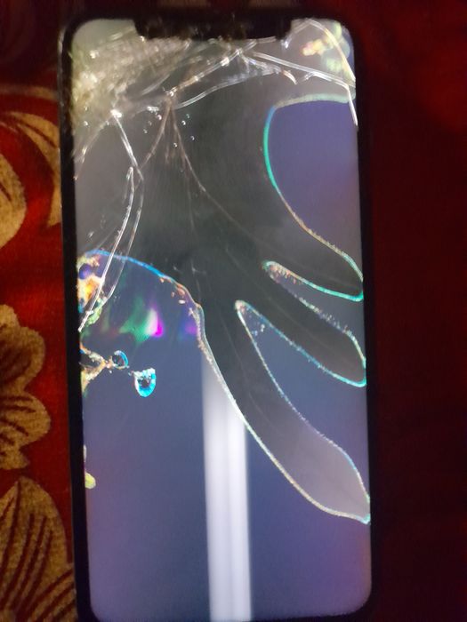 Vând telefone de piese placa este bună la iphone ...samsung nu se aprinde