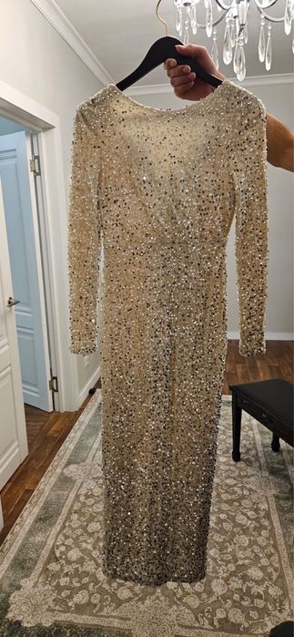 Вечернее белое платье обшитое паэтками