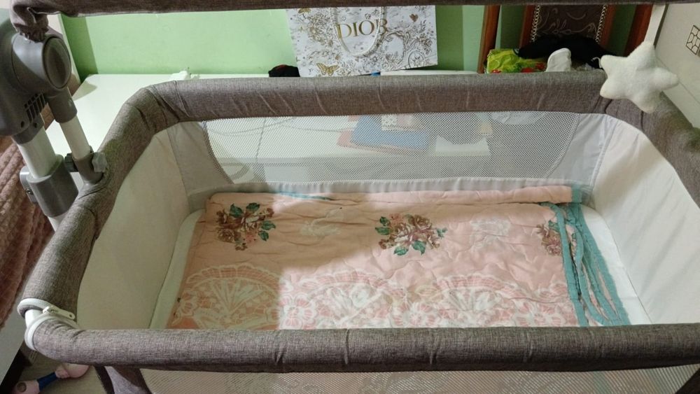 Продается кроватка манеж