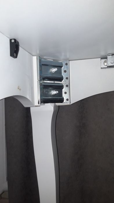 Стол для гостинной