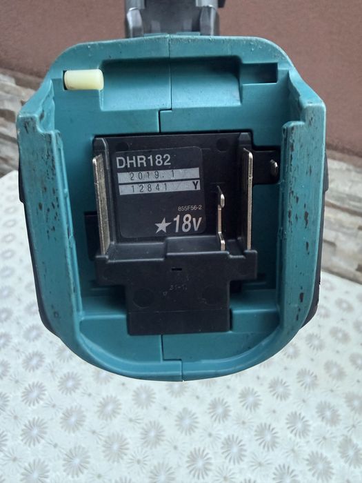 Акумулаторен перфоратор MAKITA DHR182