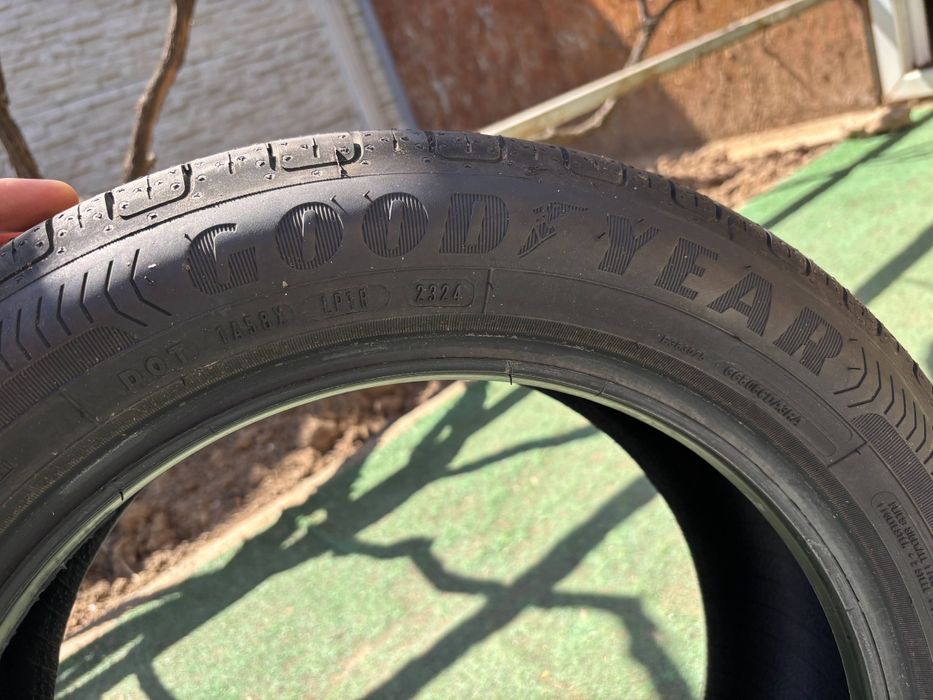 Vând cauciucuri vara Goodyear EfficientGrip Performance