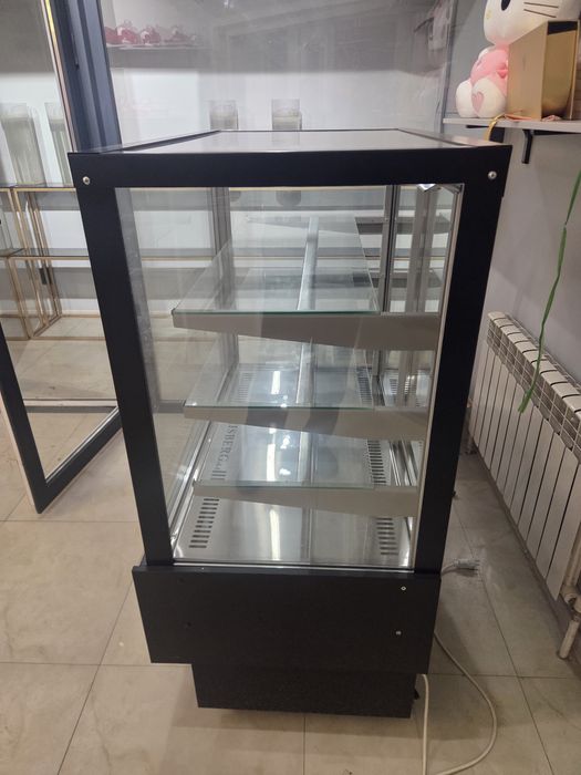 Продам витринный холодильник