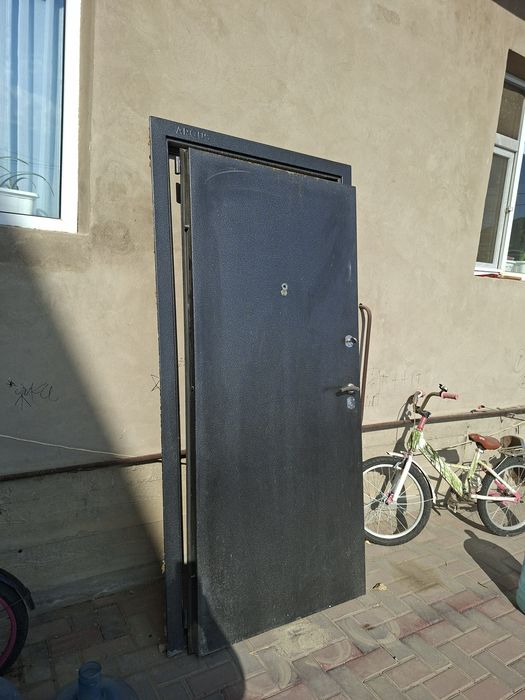 Продам дверь металлическую